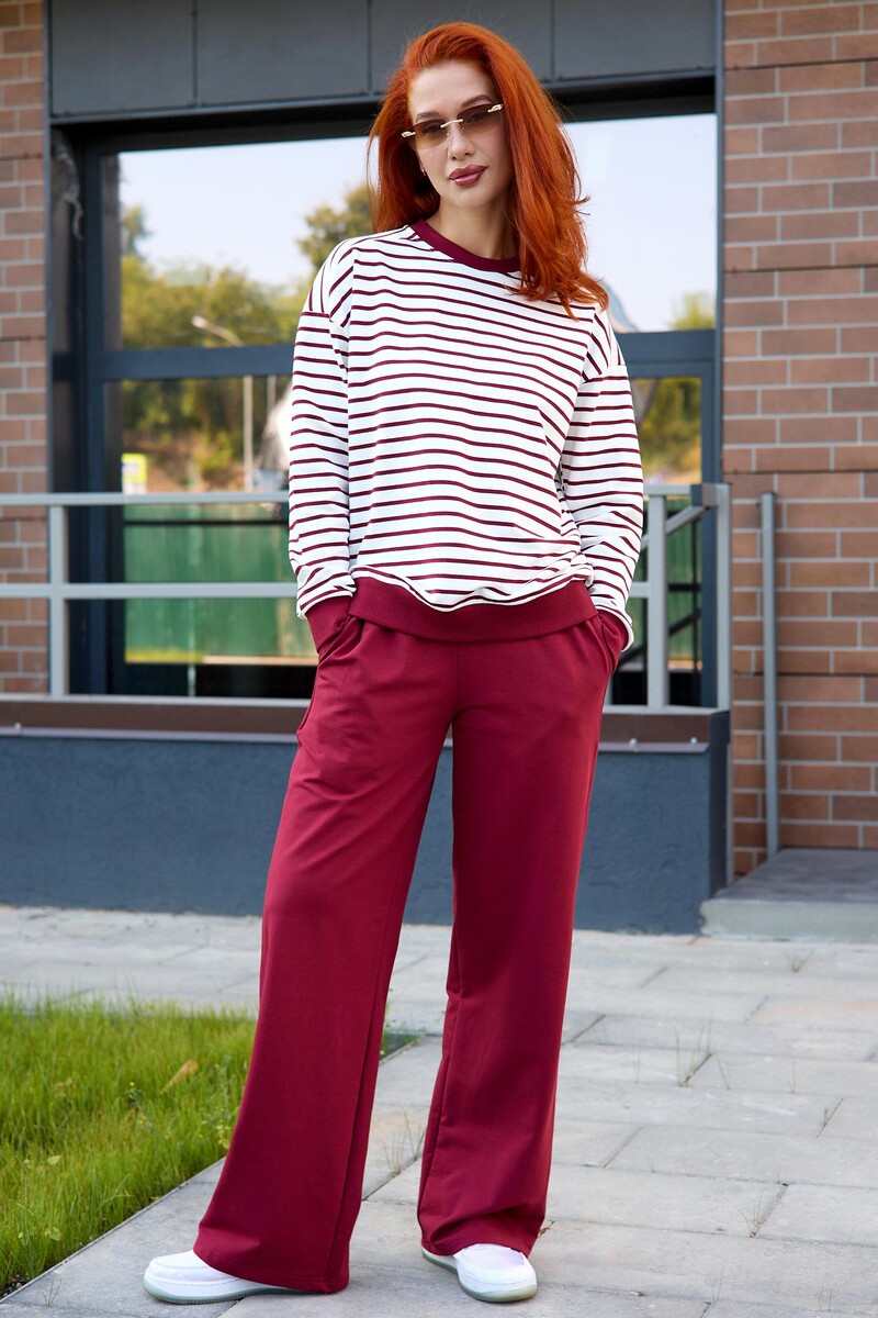 

Костюм, Красный