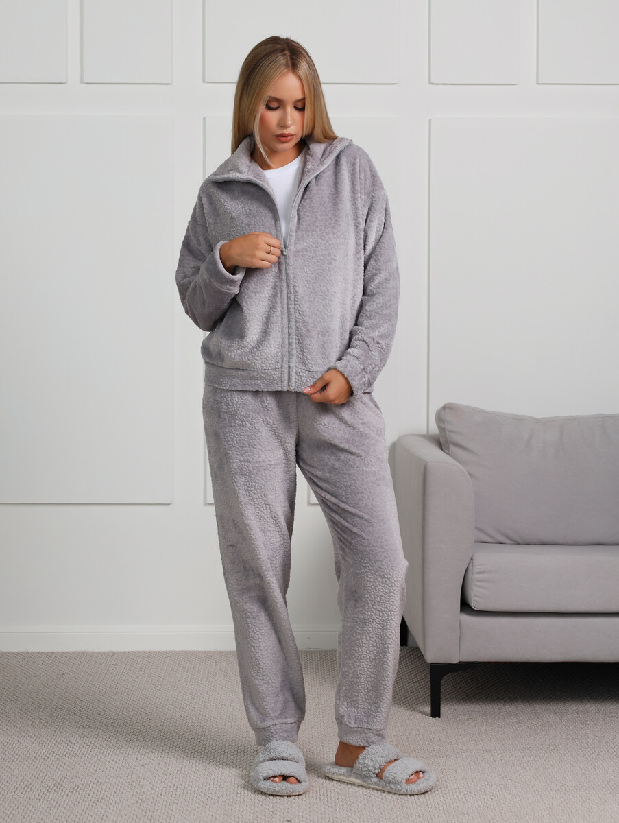 

Костюм, Серый