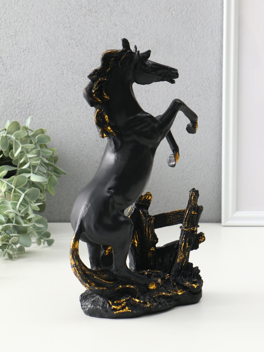 

Фигура, Черный