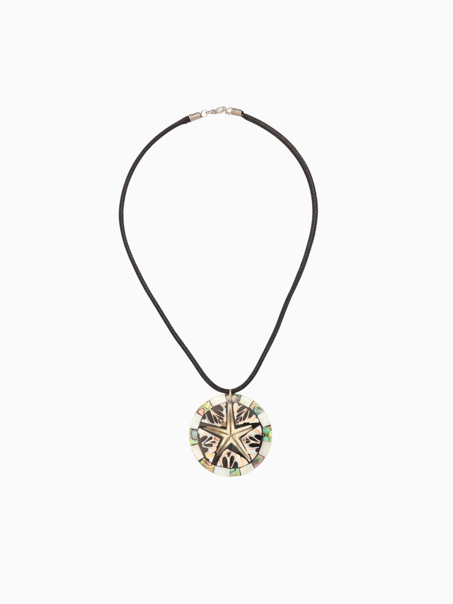 

Кулон, Белый