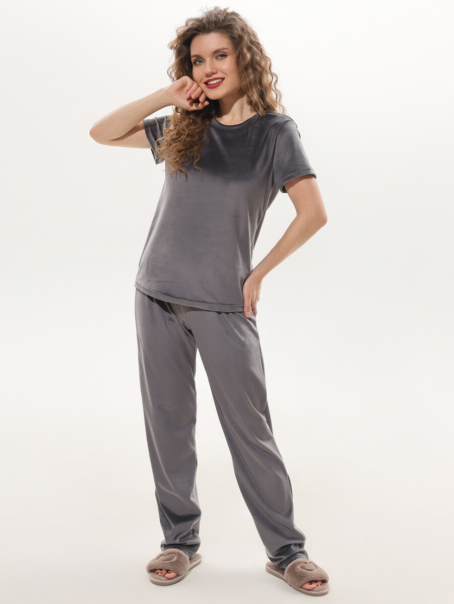 

Костюм, Серый