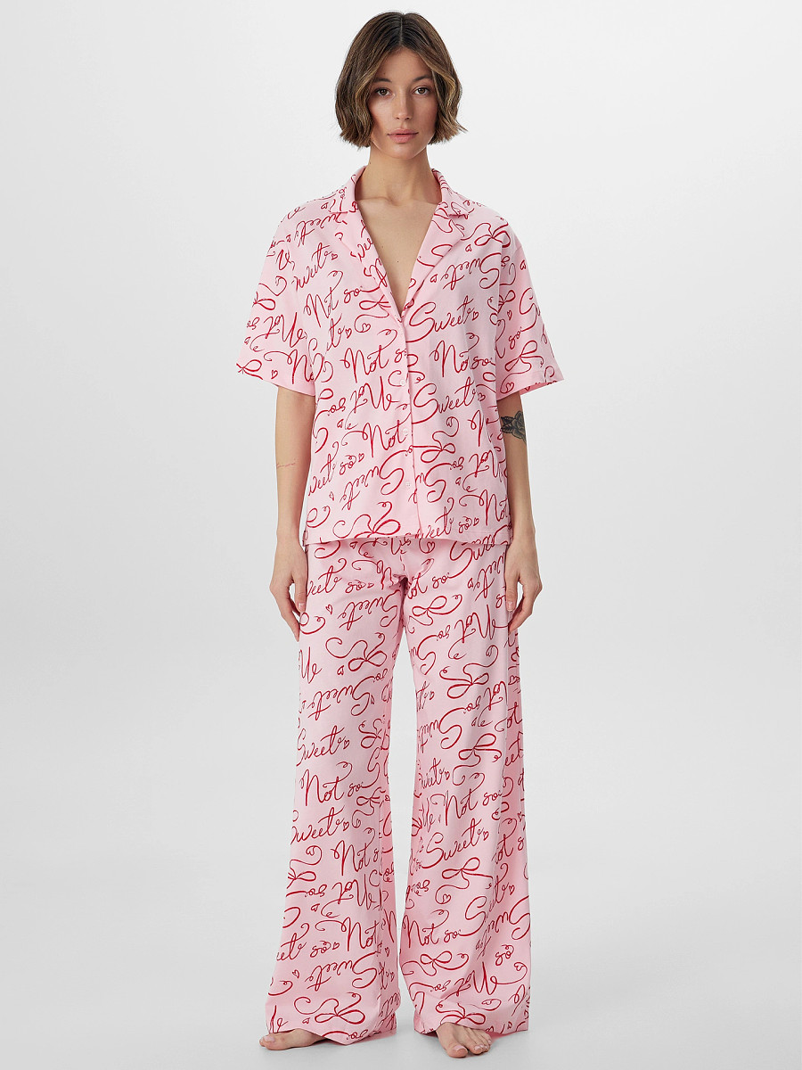 

Комплект женский (рубашка, брюки), Текст на розовом