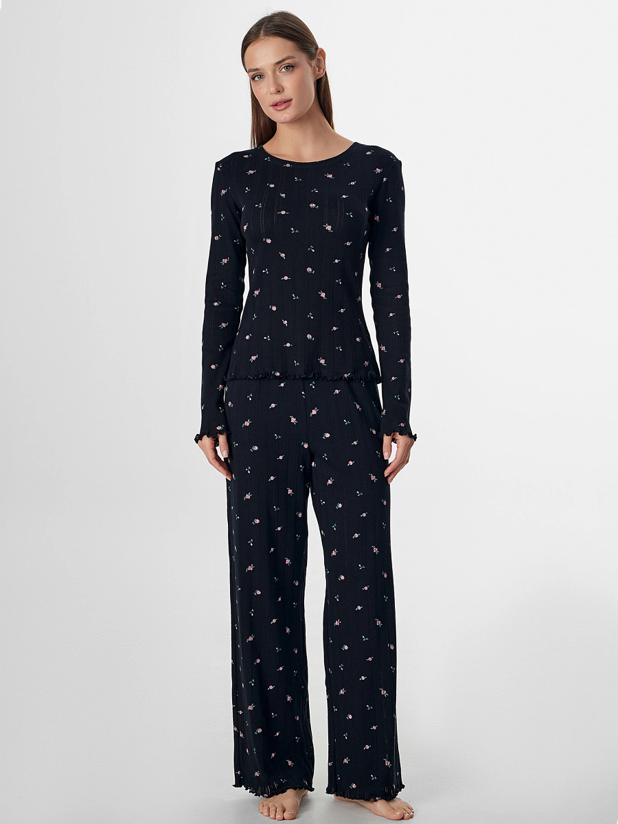 

Комплект женский (джемпер, брюки), Черный;розочки на черном