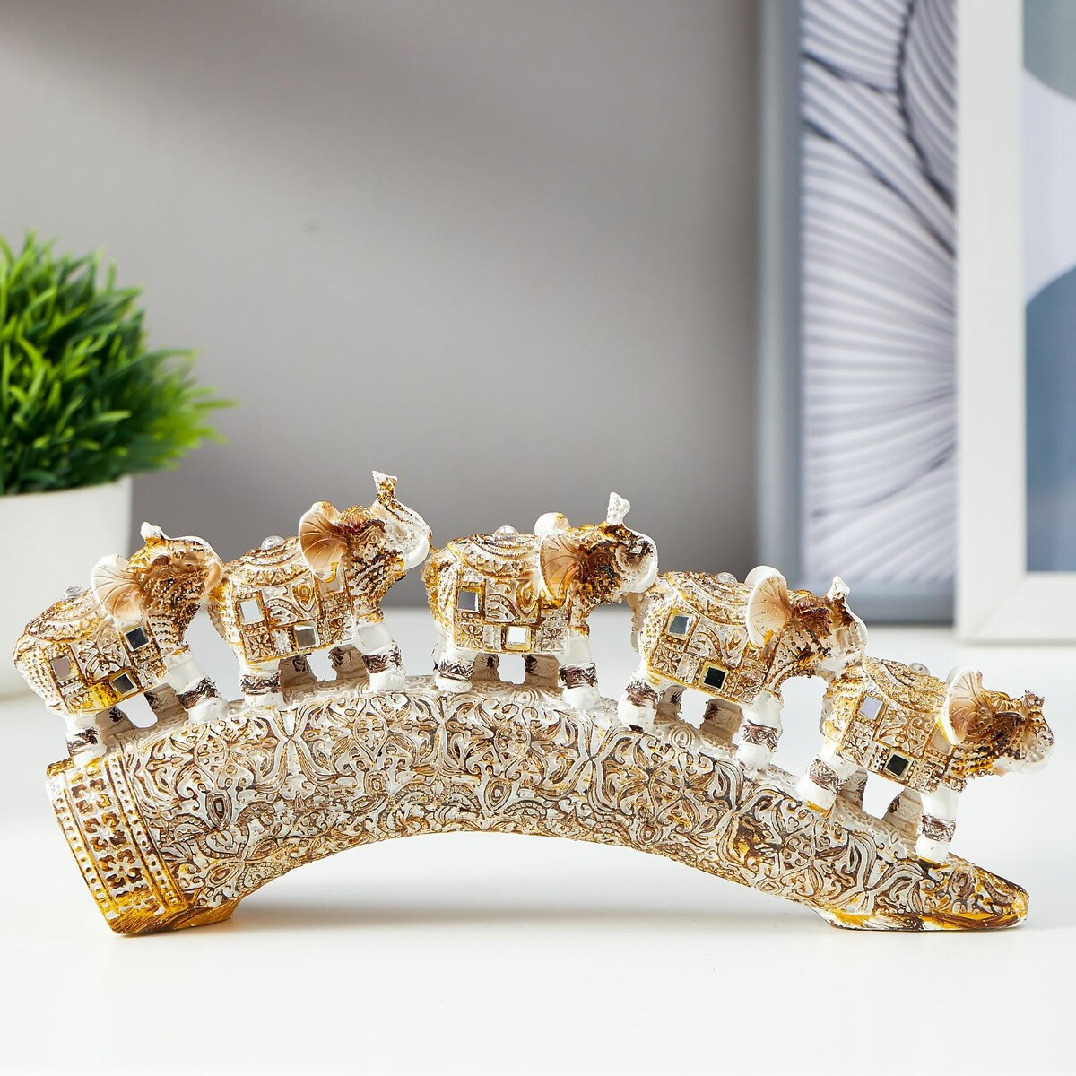 

Фигурка полистоун, Золотистый;белый