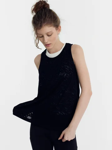 Топ женский спортивный в черном цвете с 