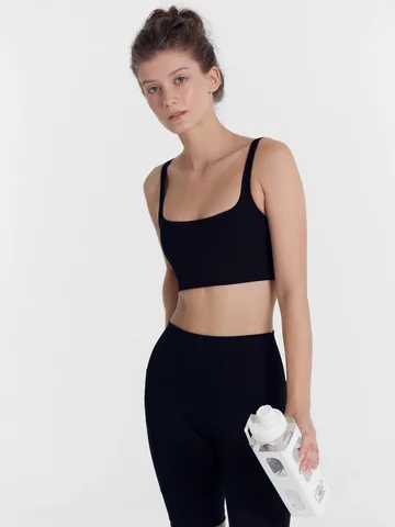 Топ женский спортивный в черном цвете