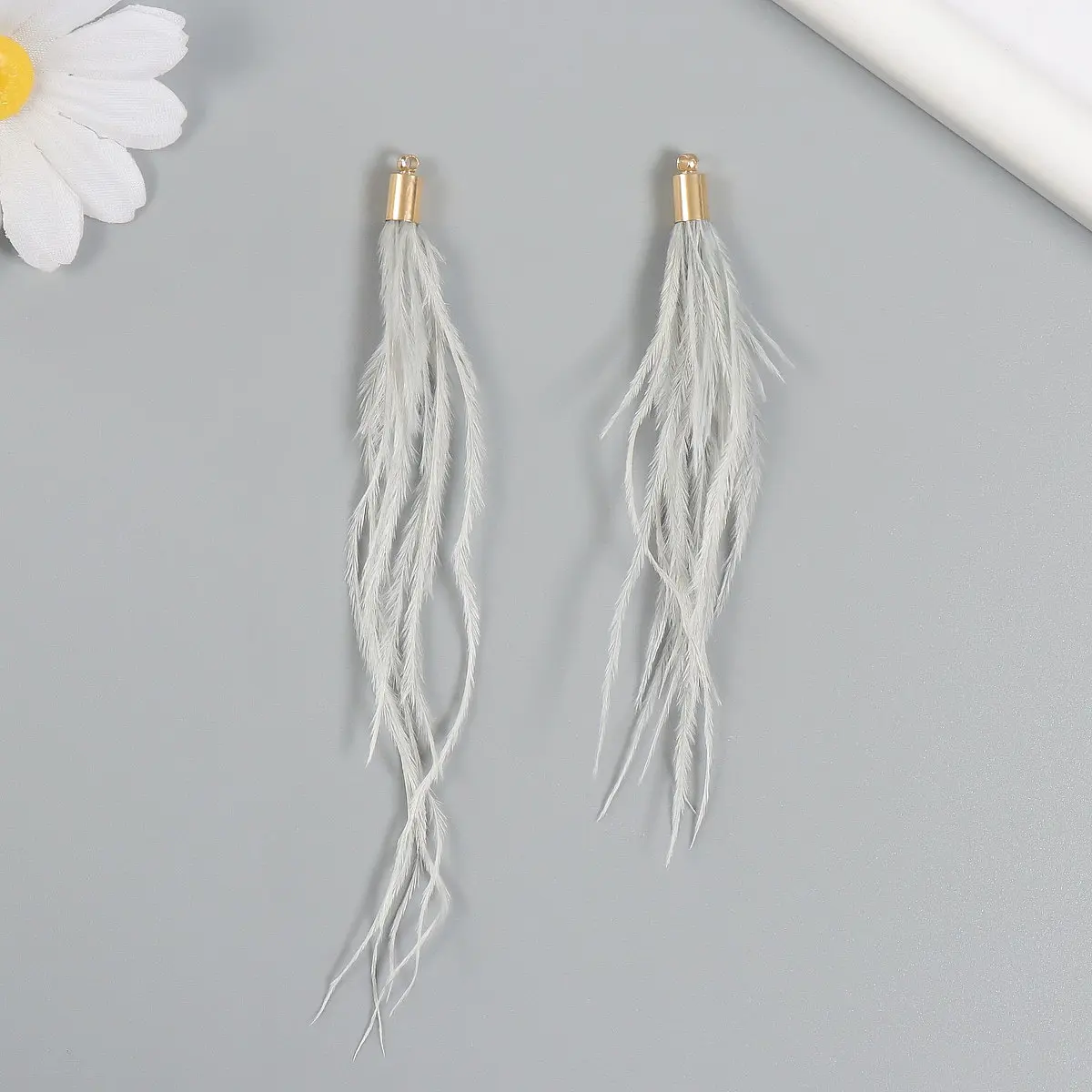 

Декор для творчества перо, Серый