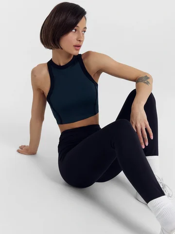 Топ женский спортивный в темно-зеленом ц