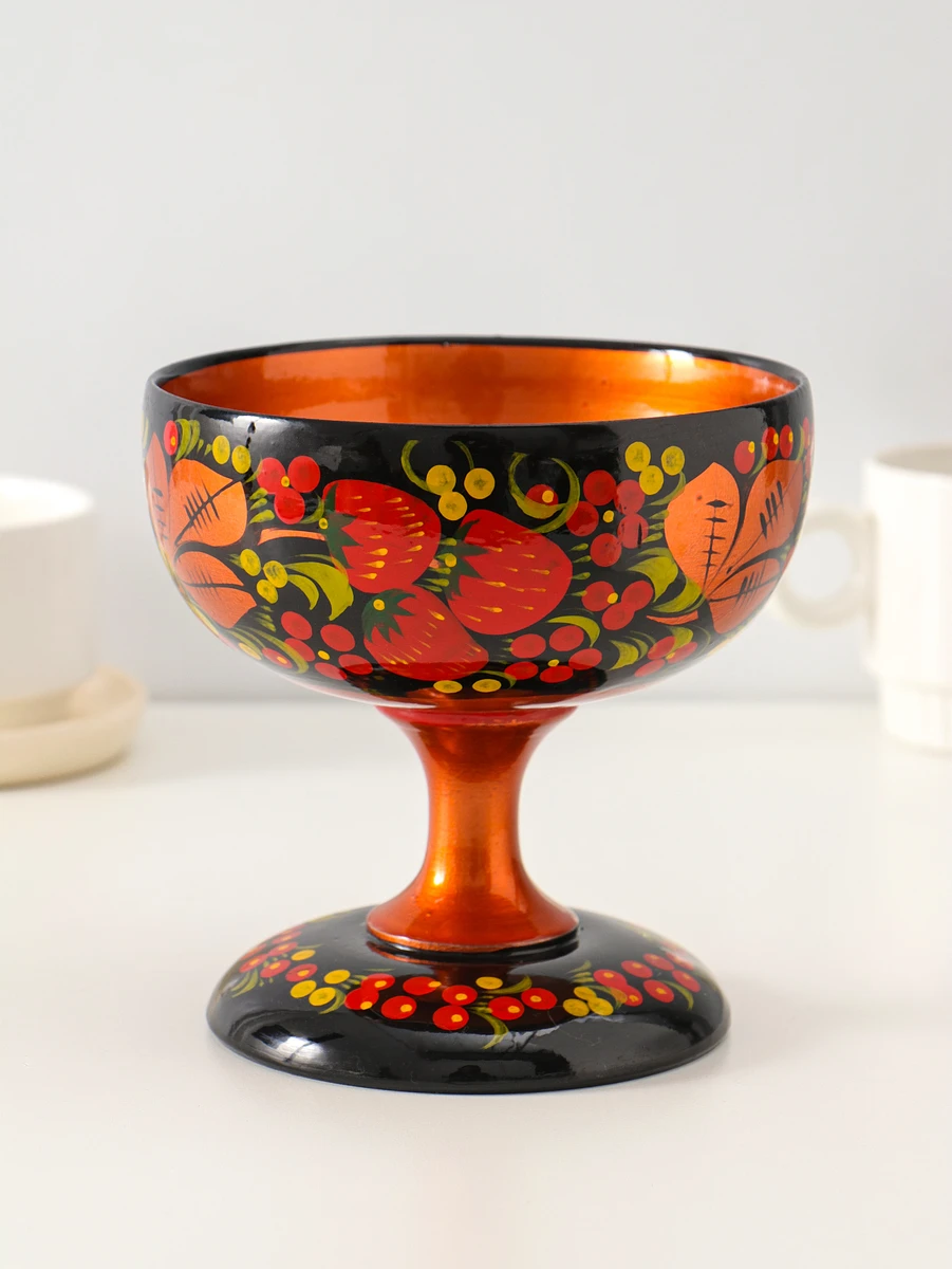 

Конфетница на ножке, Красный