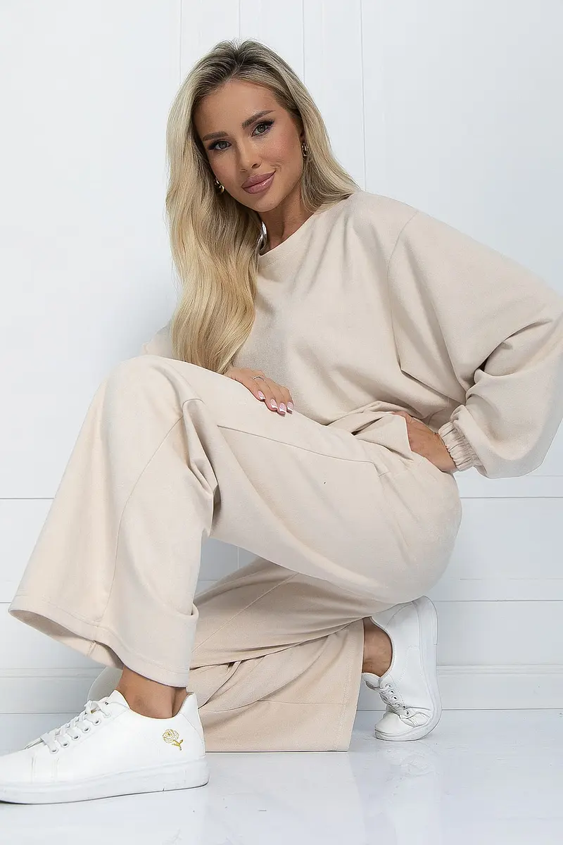 

Костюм, Бежевый