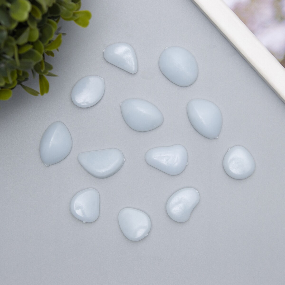 

Декор для творчества пластик светится в темноте, Белый