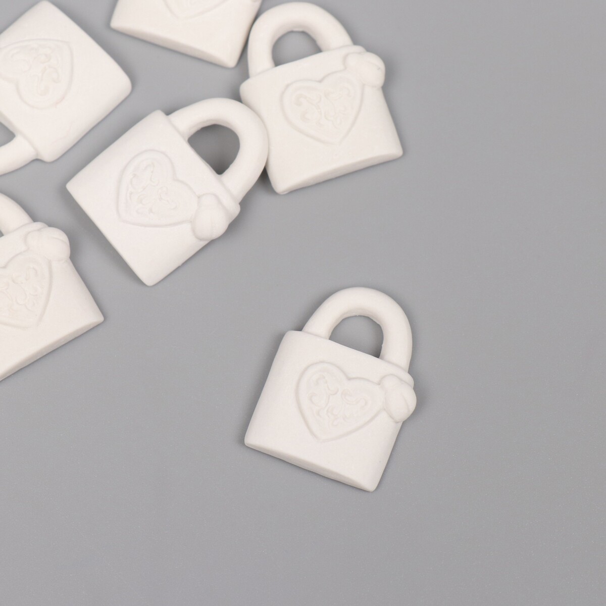 

Декор для творчества полистоун, Белый