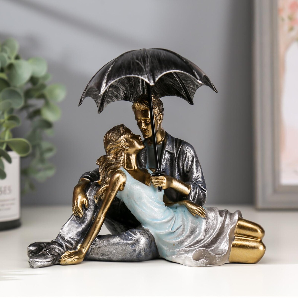 

Фигурка полистоун романтика, Серый