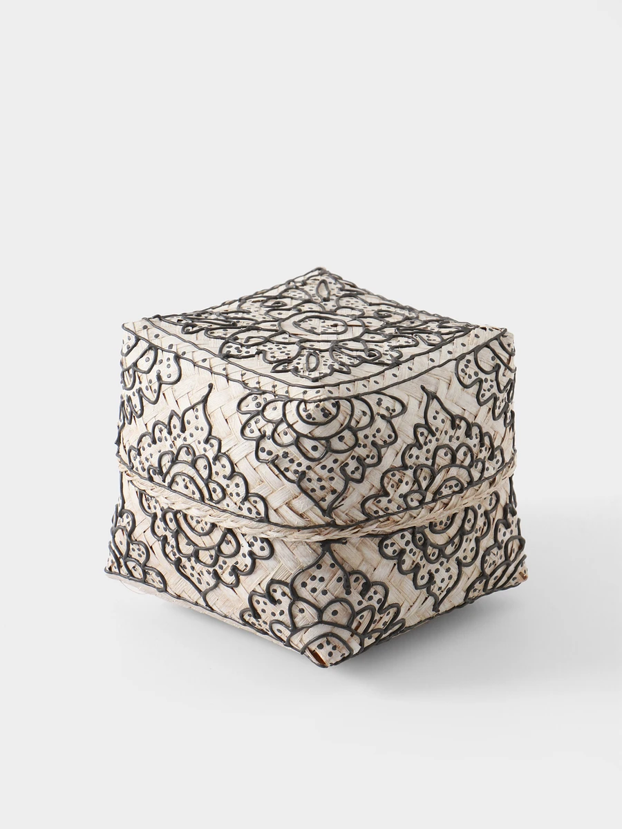 

Корзинка плетеная, Белый