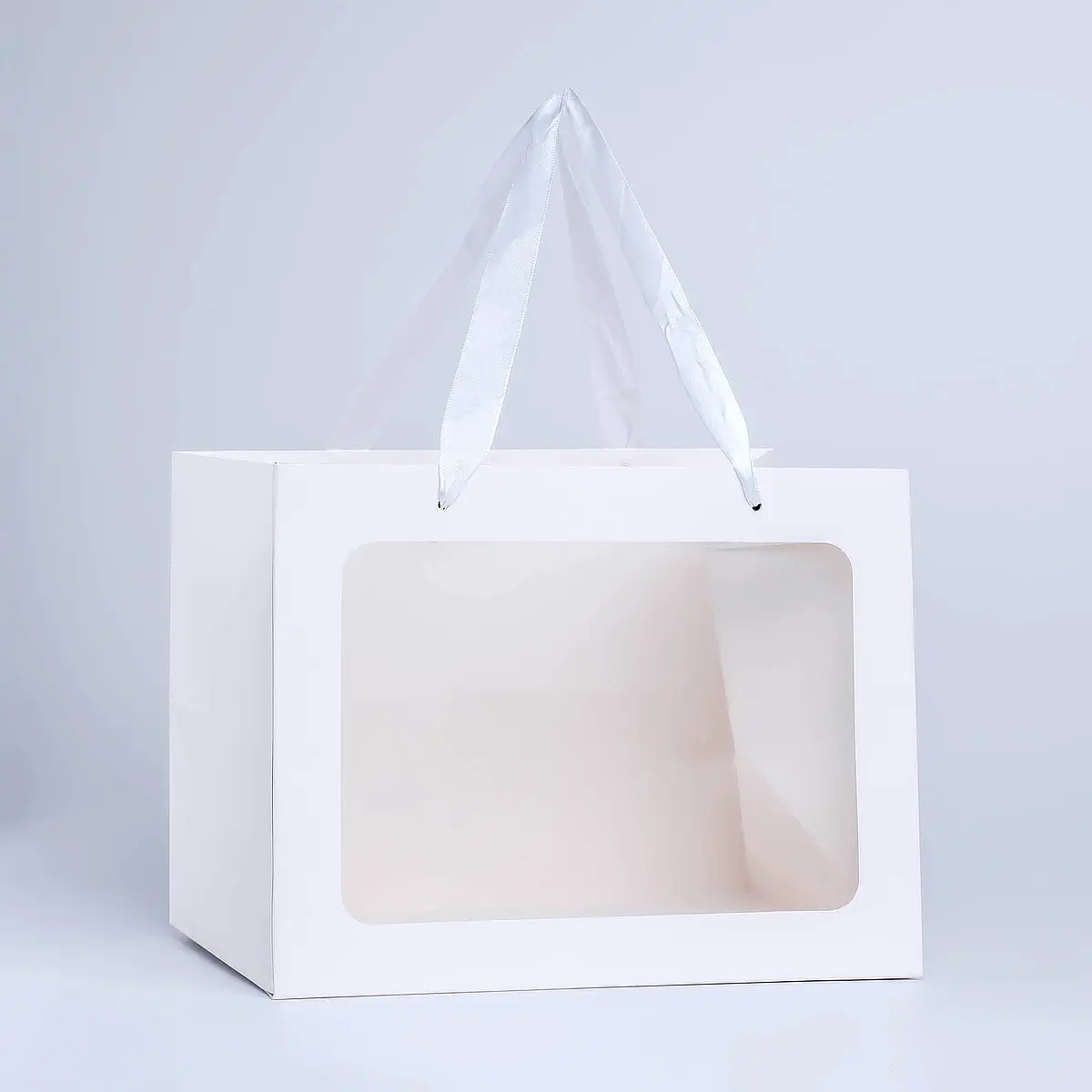 

Пакет подарочный с широким дном и окном 25×19×18 см, белый