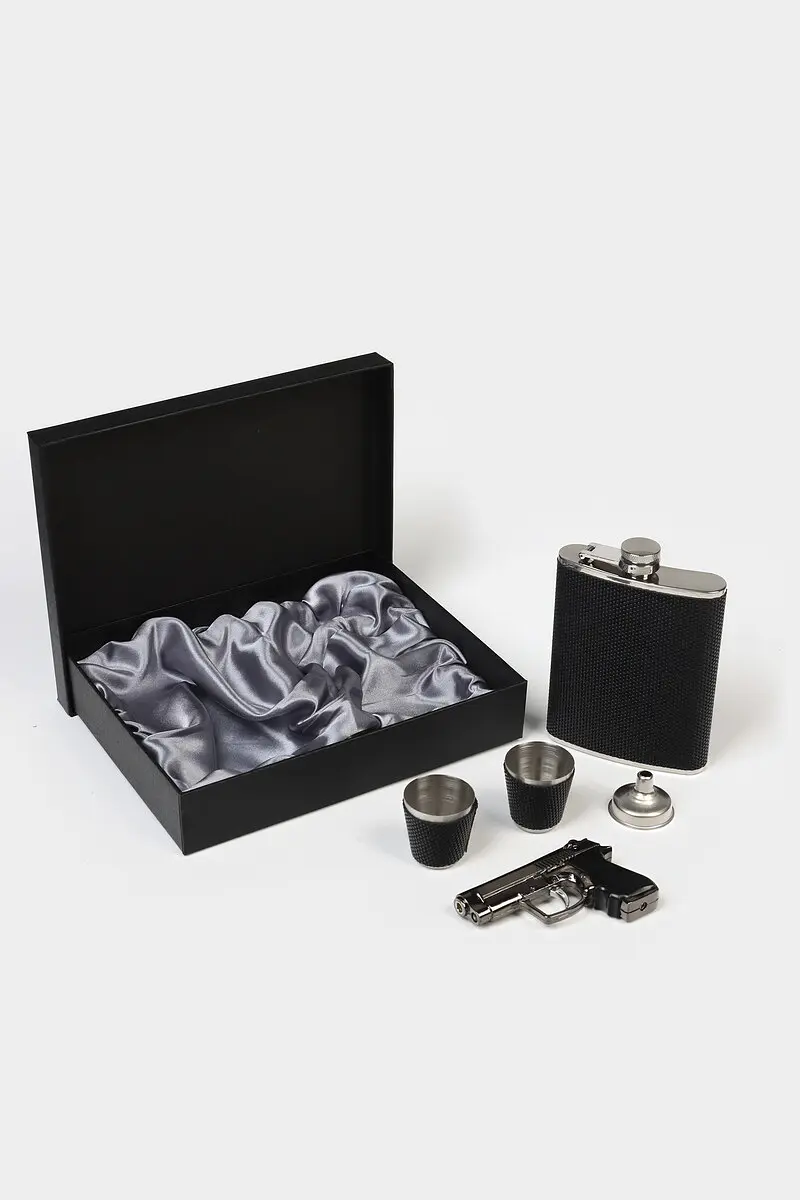 

Подарочный набор 5 в 1: фляжка 240 мл, стопка 30 мл, воронка, 2.5×3.5 см, зажигалка, Черный