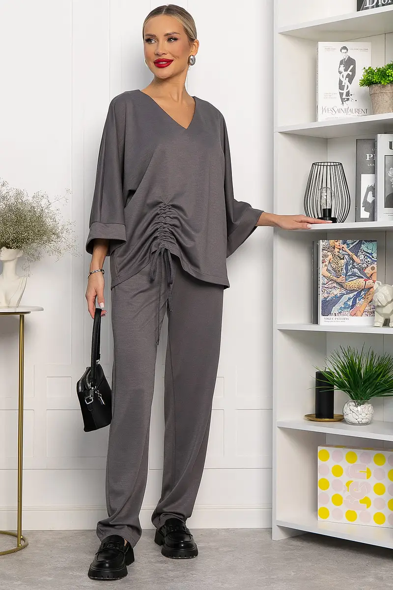 

Костюм, Серый