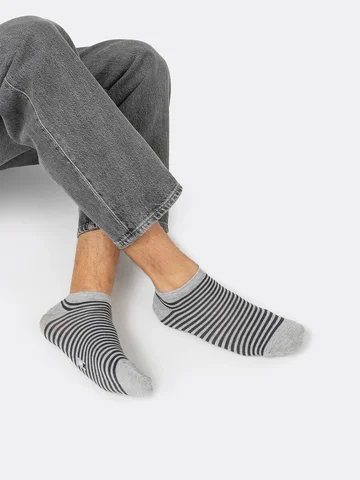 Укороченные мужские носки в серо-черную 