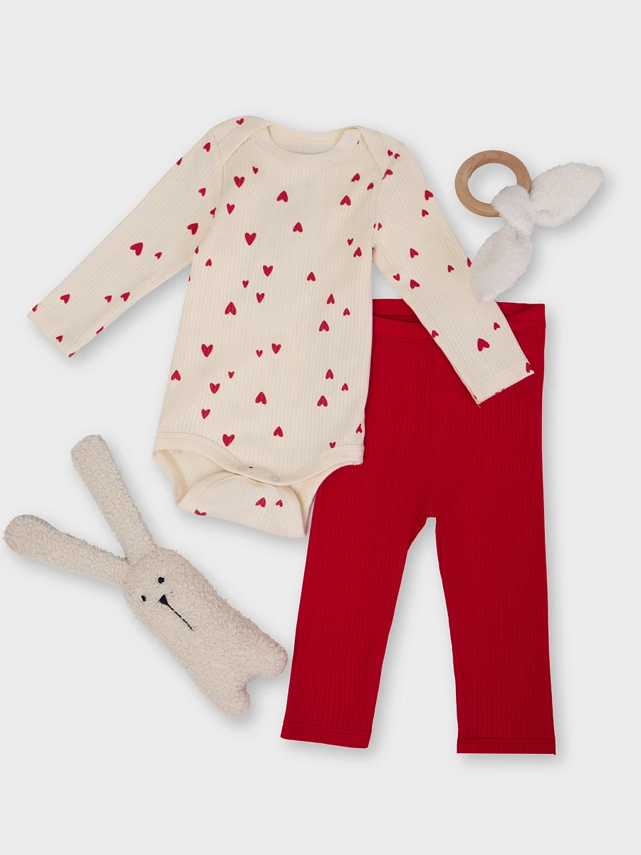 

Комплект детский (боди, ползунки), Красный;сердечки на молочном +красный