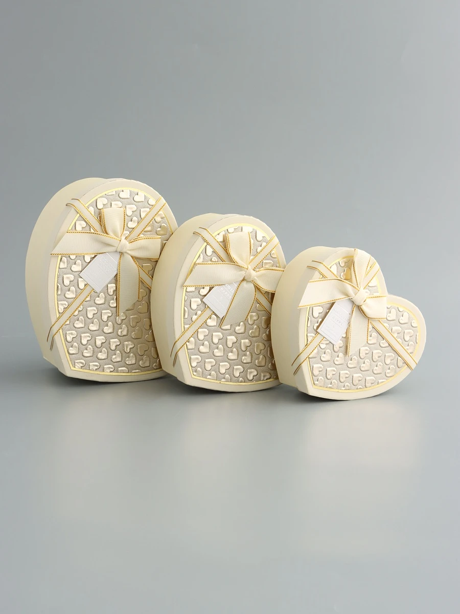 

Набор коробок 3 в 1 сердца 22 х 20 х 9; 18.5 х 17 х 7.5; 16 х 14 х 6 см