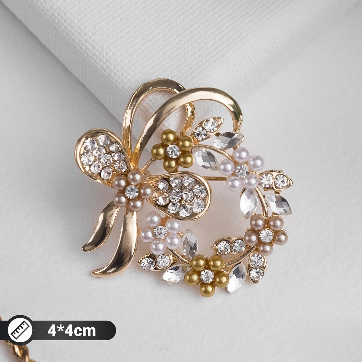 

Брошь, Белый;бежевый