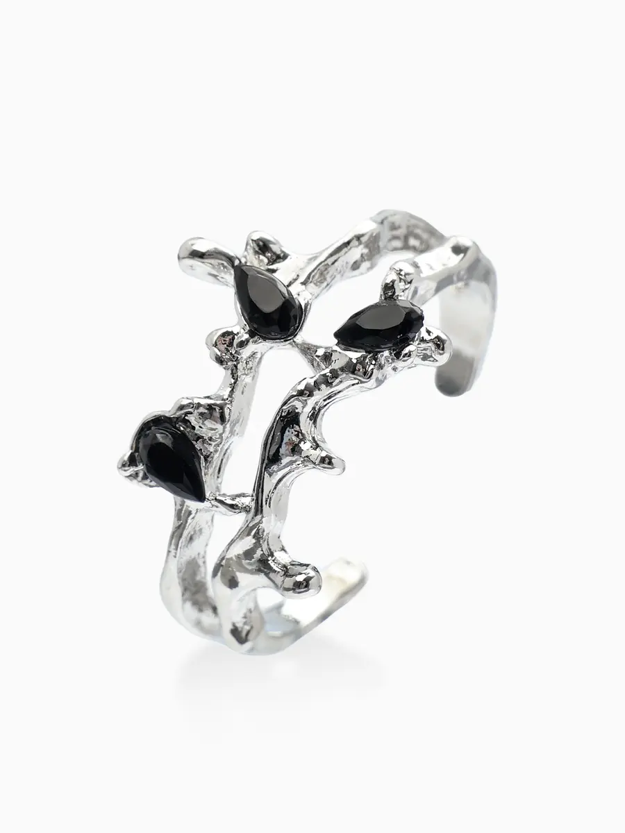 

Кольцо, Черный