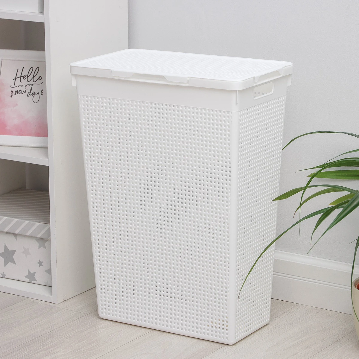 

Корзина бельевая с крышкой, Белый