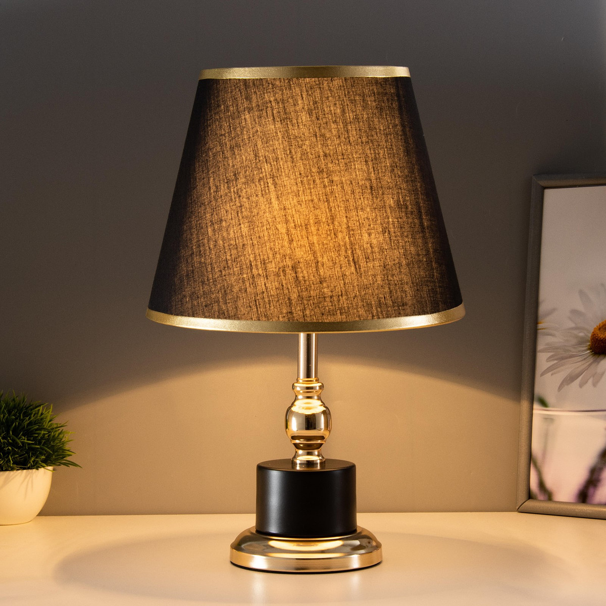 

Лампа настольная