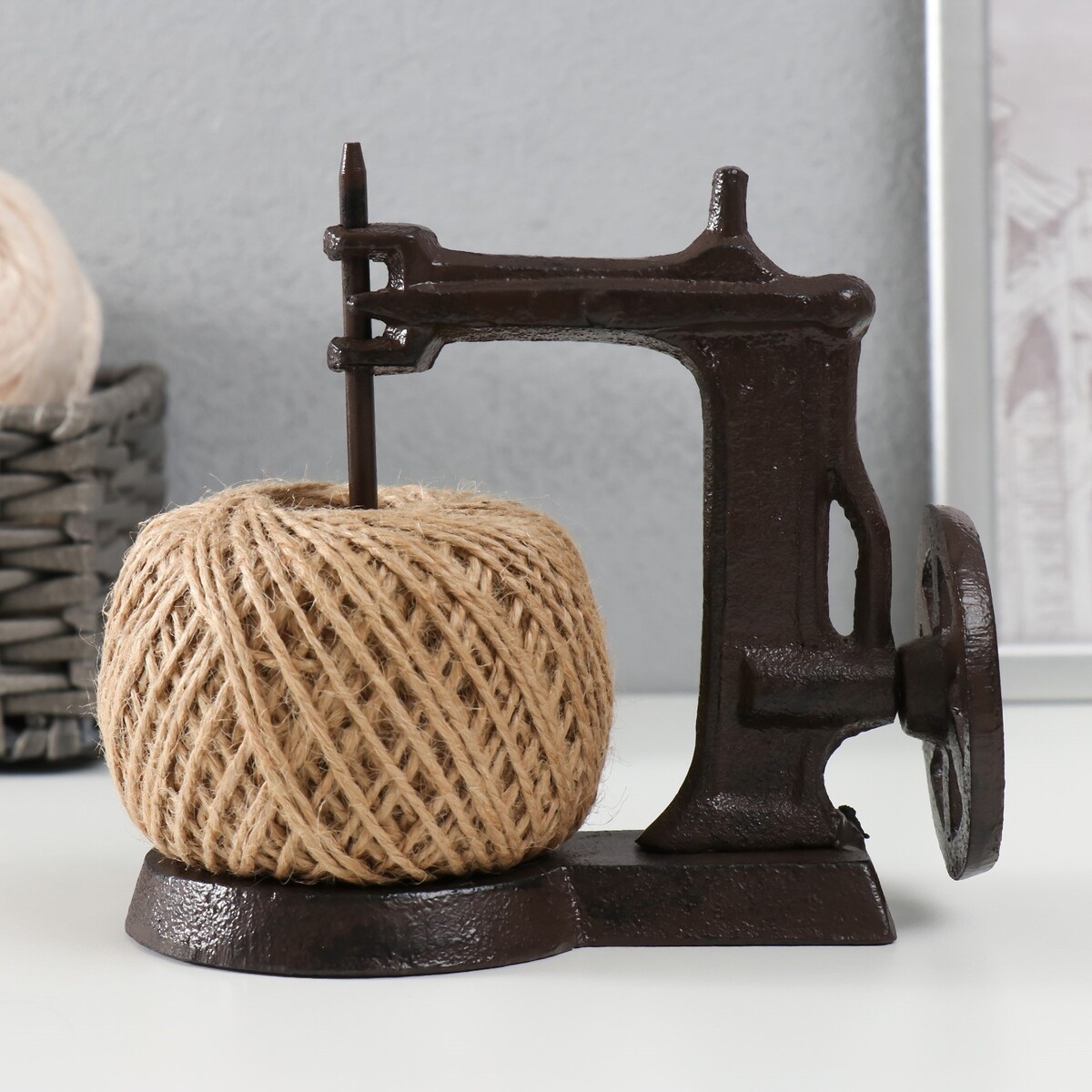 

Фигурка - держатель, катушка для ниток, Коричневый