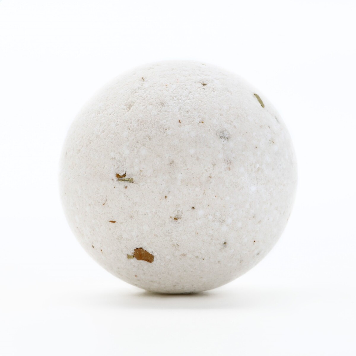 

Бомбочка для ванны с листьями эвкалипта, 120 г, кладовая красоты, Белый