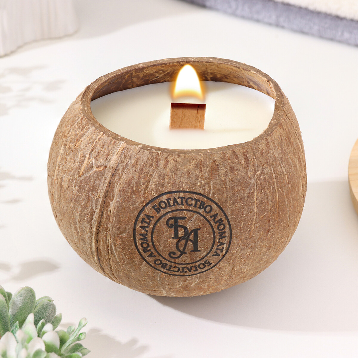 

Ароматическая свеча в подсвечнике из кокоса, зеленый чай, соевый воск, 8×10 см, в коробке, Белый;коричневый