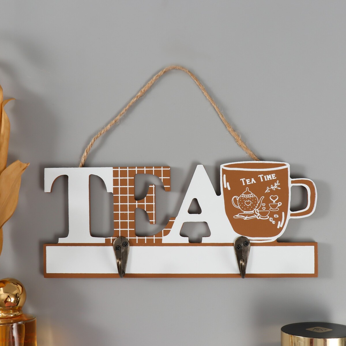 

Настенные крючки декоративные