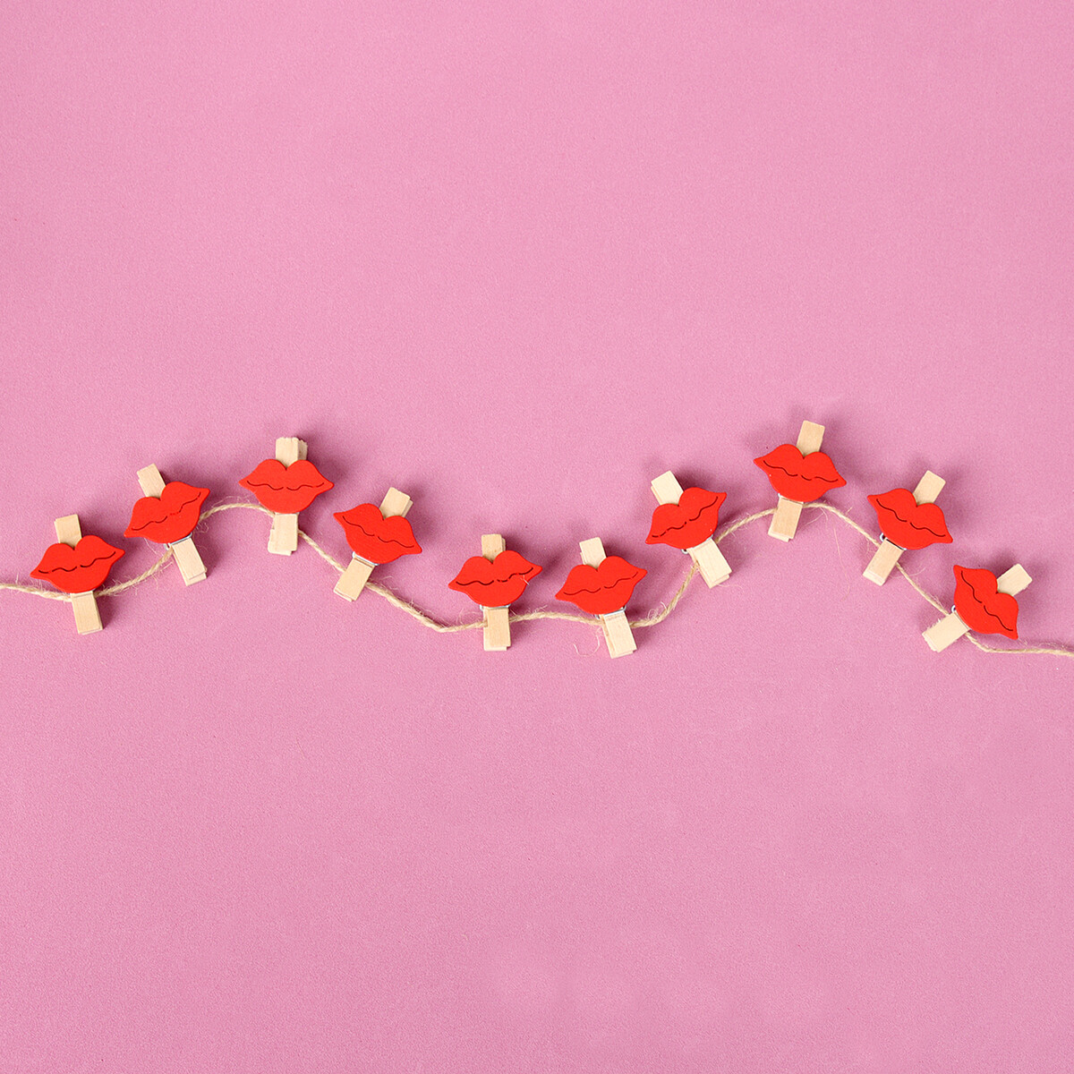 

Прищепки декоративные с веревкой для подвеса, Красный