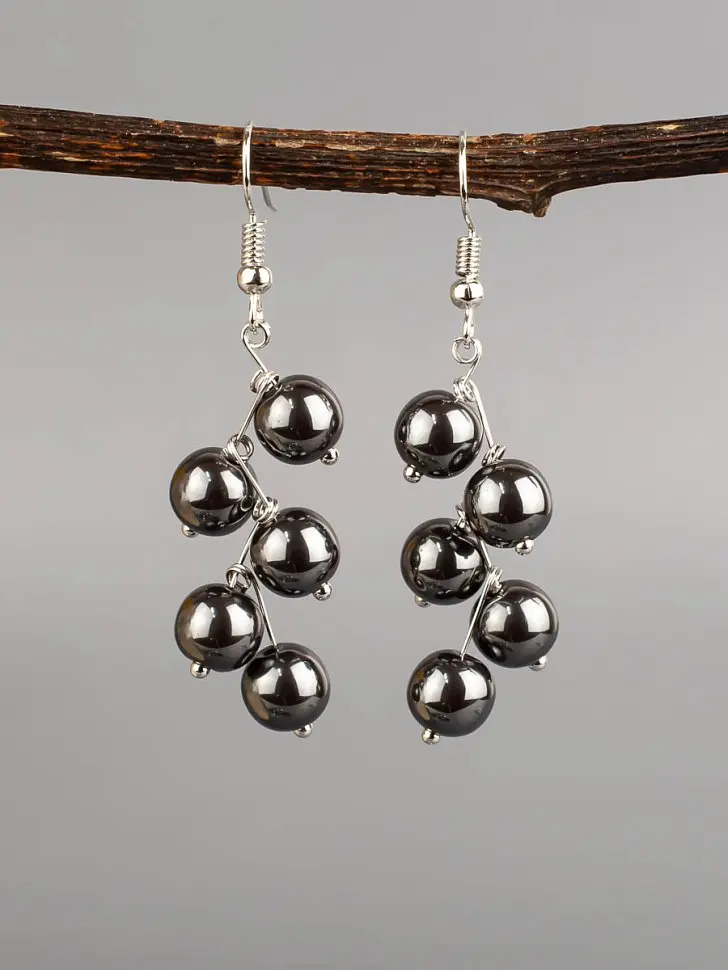 

Серьги, Серый